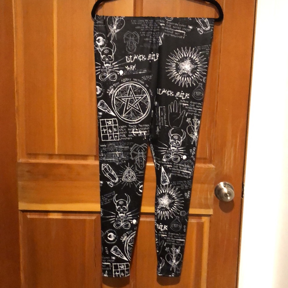 Blackmilk Black and White Graphic Leggings - Picture 3 of 4